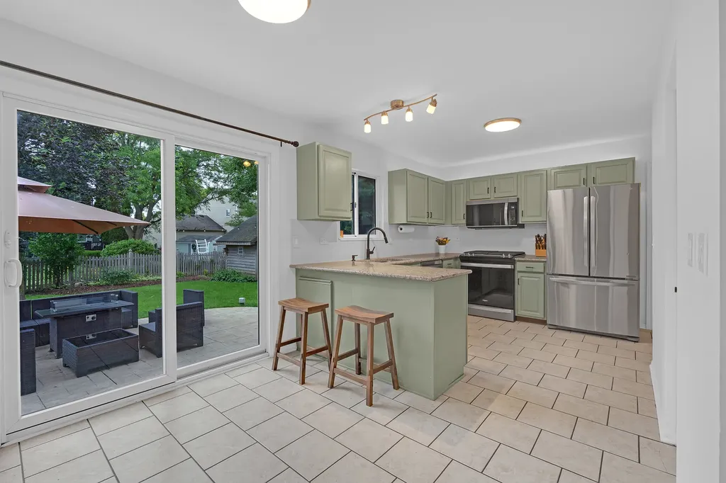 794 White Pine Circle Lake In The Hills IL 60156