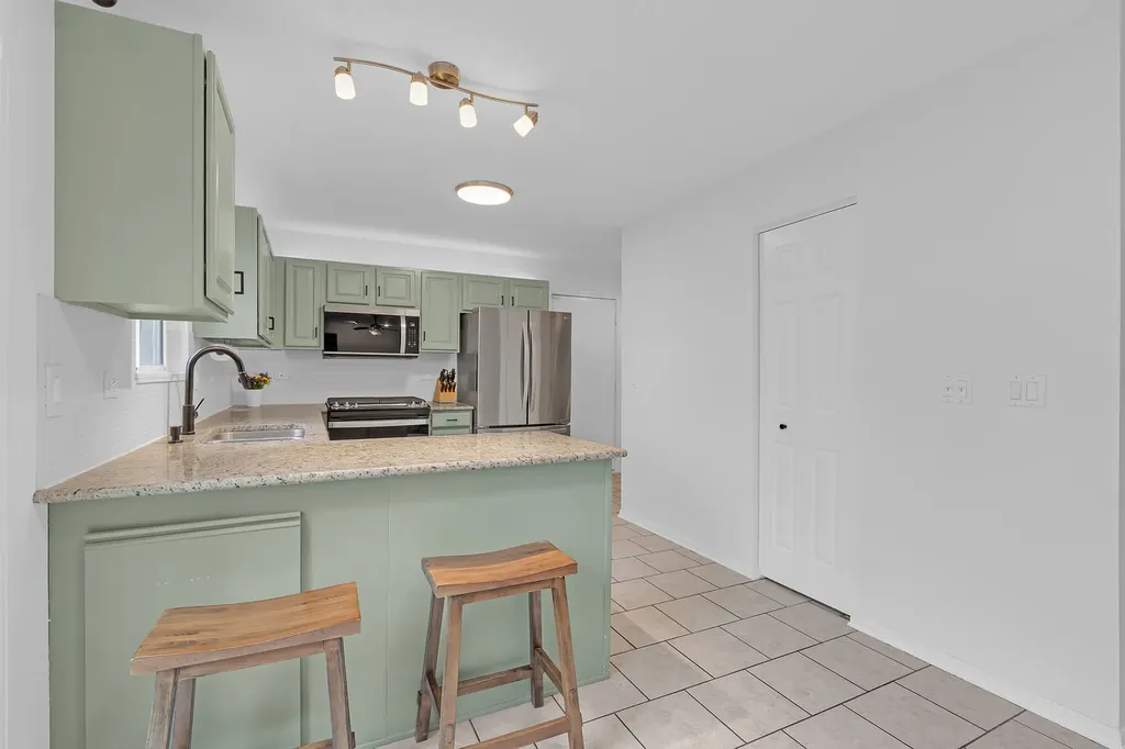 794 White Pine Circle Lake In The Hills IL 60156