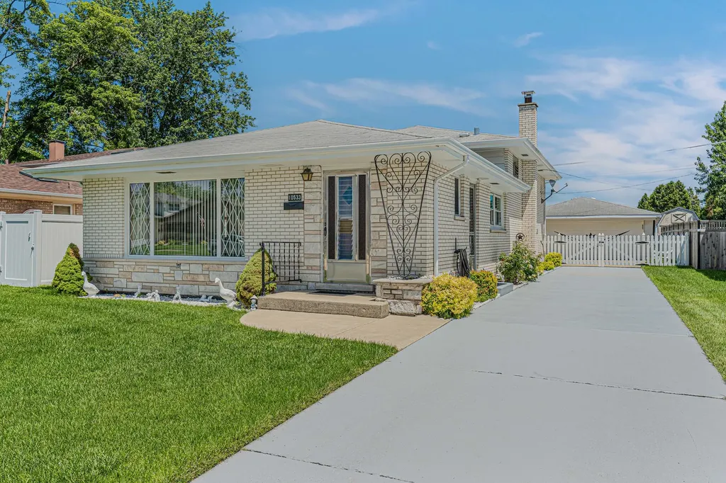 10533 Lavergne Avenue Oak Lawn IL 60453