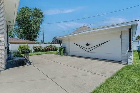10533 Lavergne Avenue Oak Lawn IL 60453