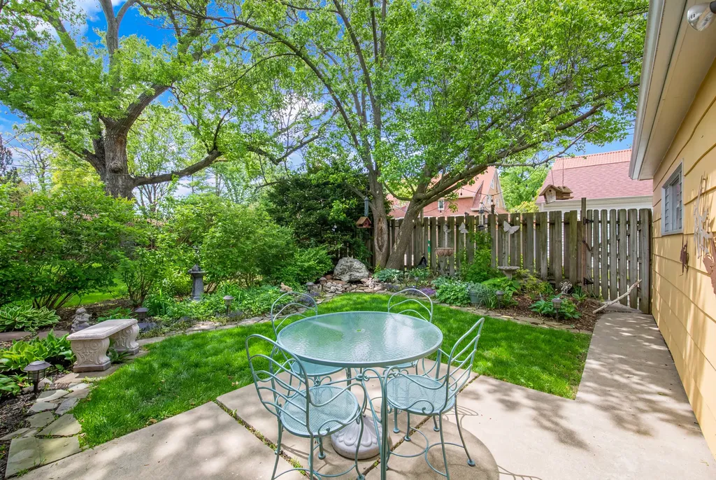 1605 South Fairview Avenue Park Ridge IL 60068