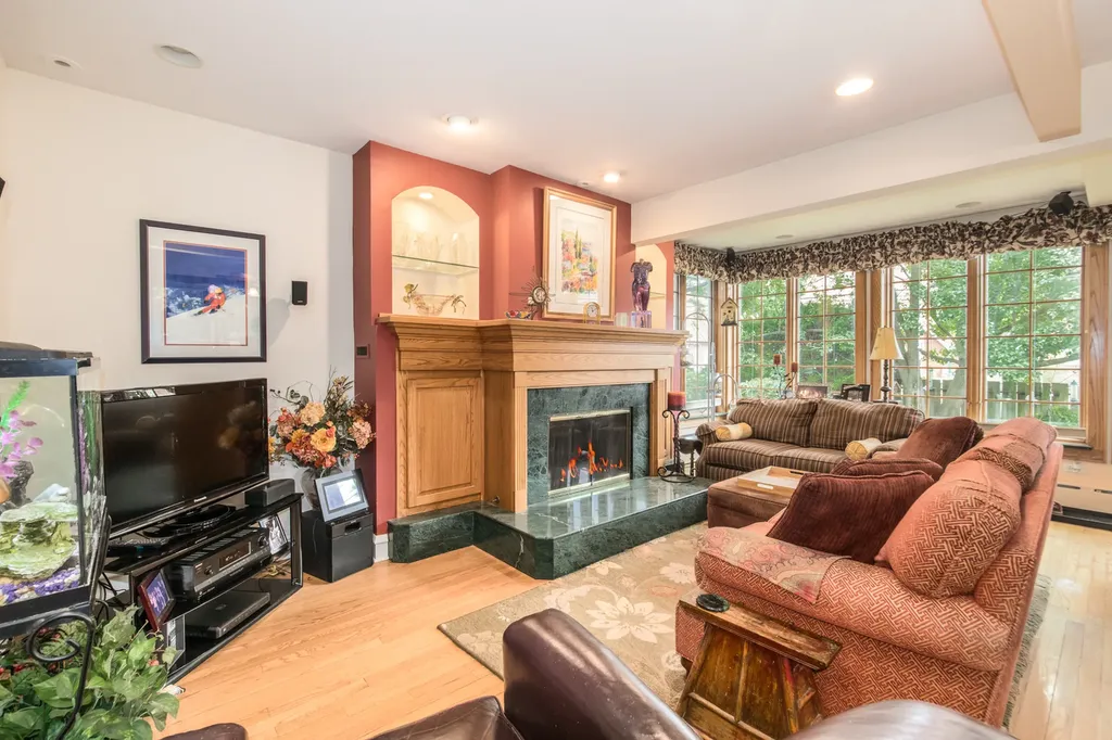 1605 South Fairview Avenue Park Ridge IL 60068