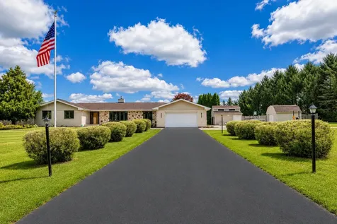 704 North Rose Farm Road Woodstock IL 60098