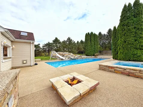 704 North Rose Farm Road Woodstock IL 60098