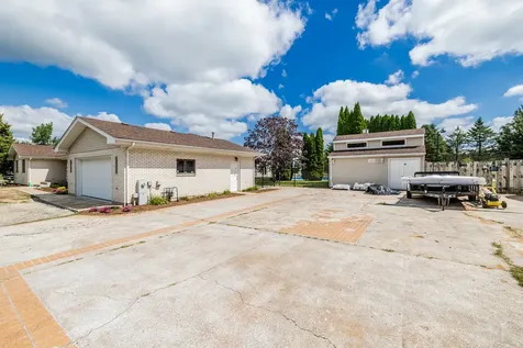 704 North Rose Farm Road Woodstock IL 60098