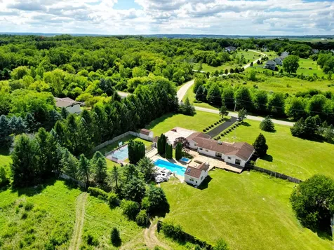 704 North Rose Farm Road Woodstock IL 60098