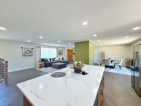 704 North Rose Farm Road Woodstock IL 60098