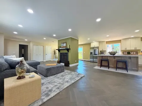 704 North Rose Farm Road Woodstock IL 60098