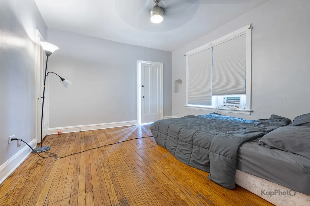 8923 South Blackstone Avenue Chicago IL 60617