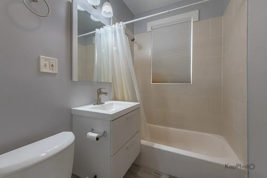 8923 South Blackstone Avenue Chicago IL 60617