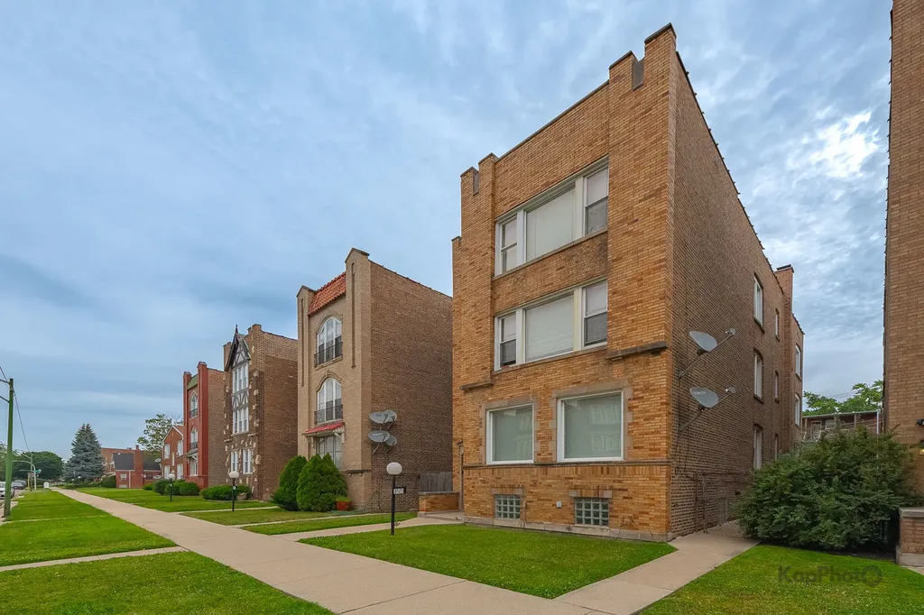 8923 South Blackstone Avenue Chicago IL 60617