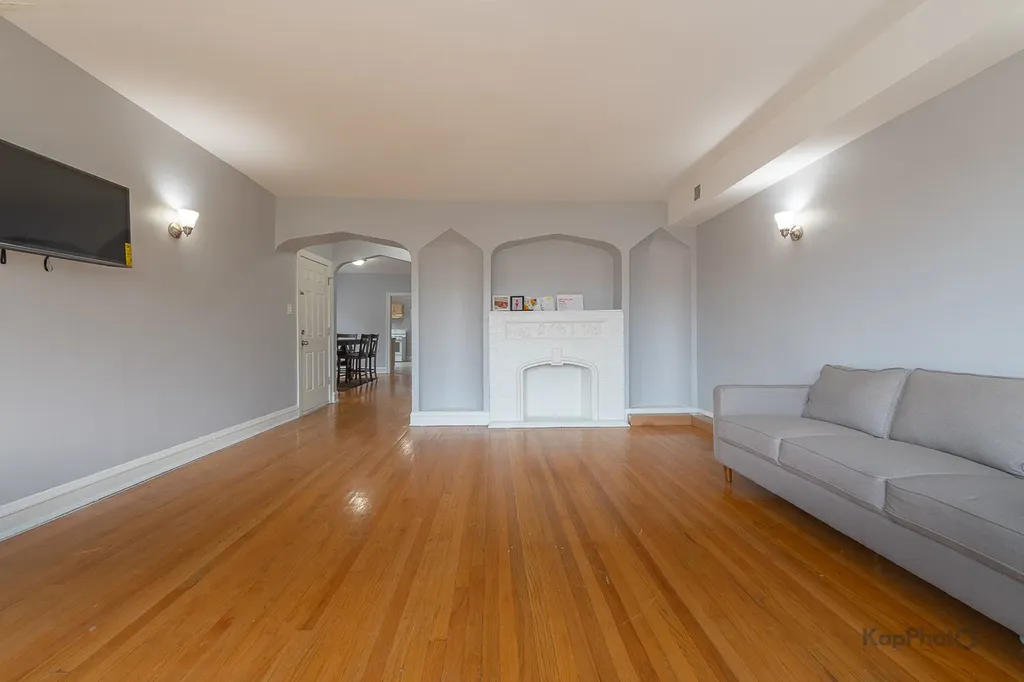 8923 South Blackstone Avenue Chicago IL 60617