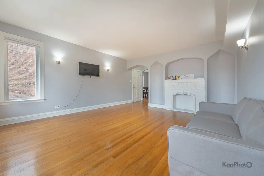 8923 South Blackstone Avenue Chicago IL 60617