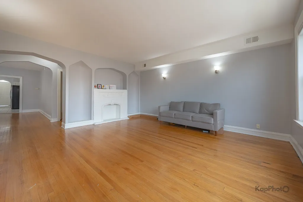 8923 South Blackstone Avenue Chicago IL 60617