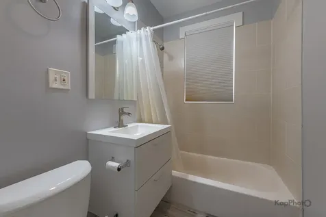 8923 South Blackstone Avenue Chicago IL 60617