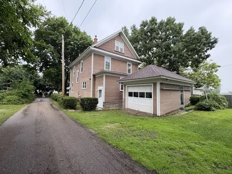 220 E Avenue Rochelle IL 61068