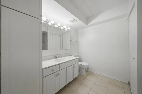 7081 West Touhy Avenue Niles IL 60714