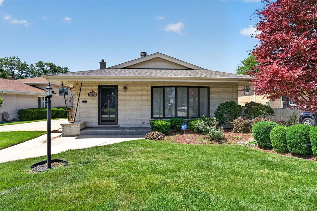 10628 Lockwood Avenue Oak Lawn IL 60453