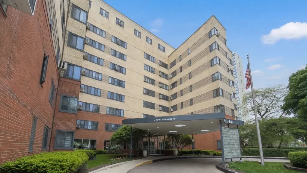 5056 North Marine Drive Chicago IL 60640
