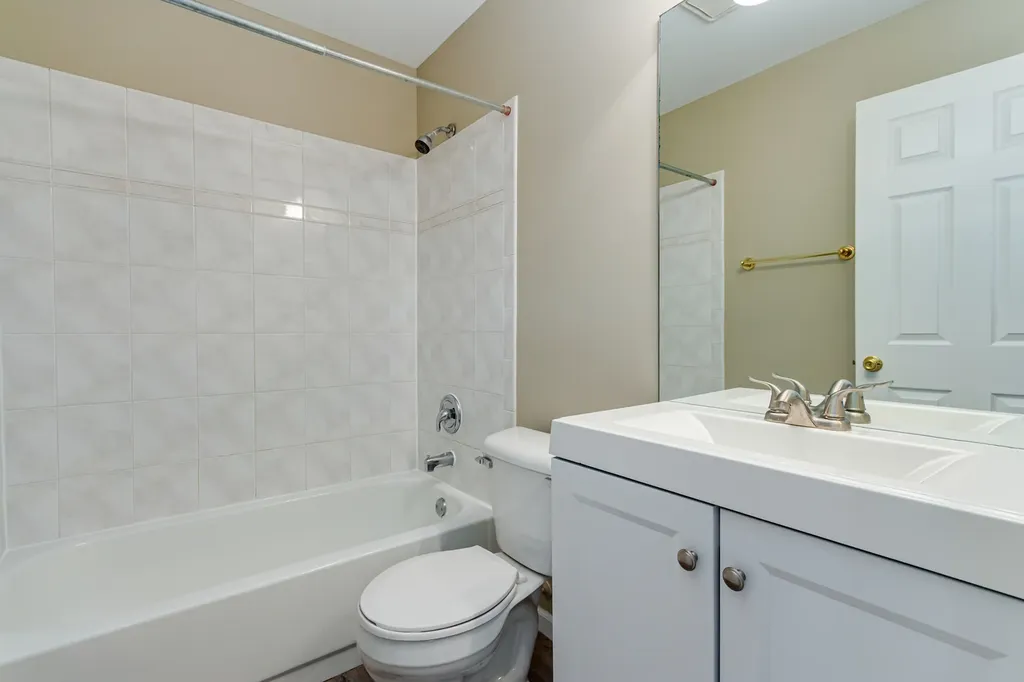 2316 Highland Court Schaumburg IL 60194
