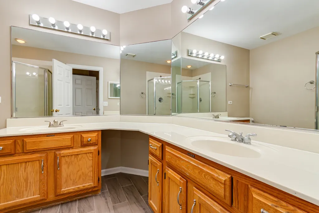 2316 Highland Court Schaumburg IL 60194