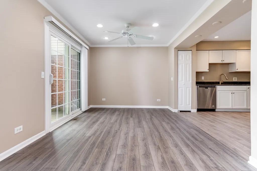 2316 Highland Court Schaumburg IL 60194