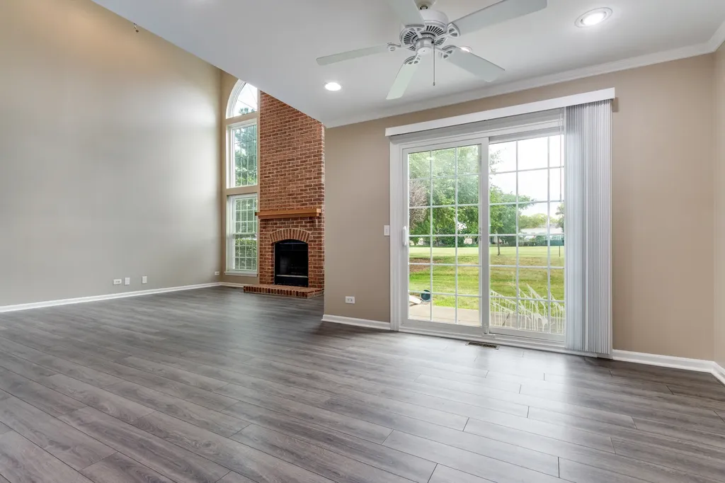 2316 Highland Court Schaumburg IL 60194