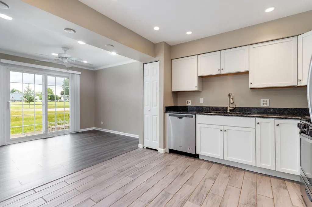 2316 Highland Court Schaumburg IL 60194