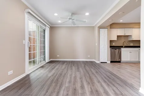 2316 Highland Court Schaumburg IL 60194
