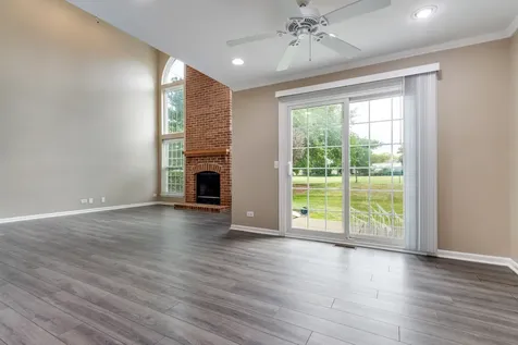 2316 Highland Court Schaumburg IL 60194