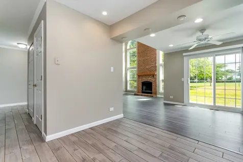 2316 Highland Court Schaumburg IL 60194