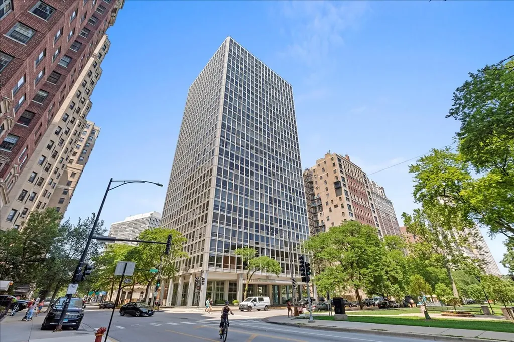 2400 North Lakeview Avenue Chicago IL 60614