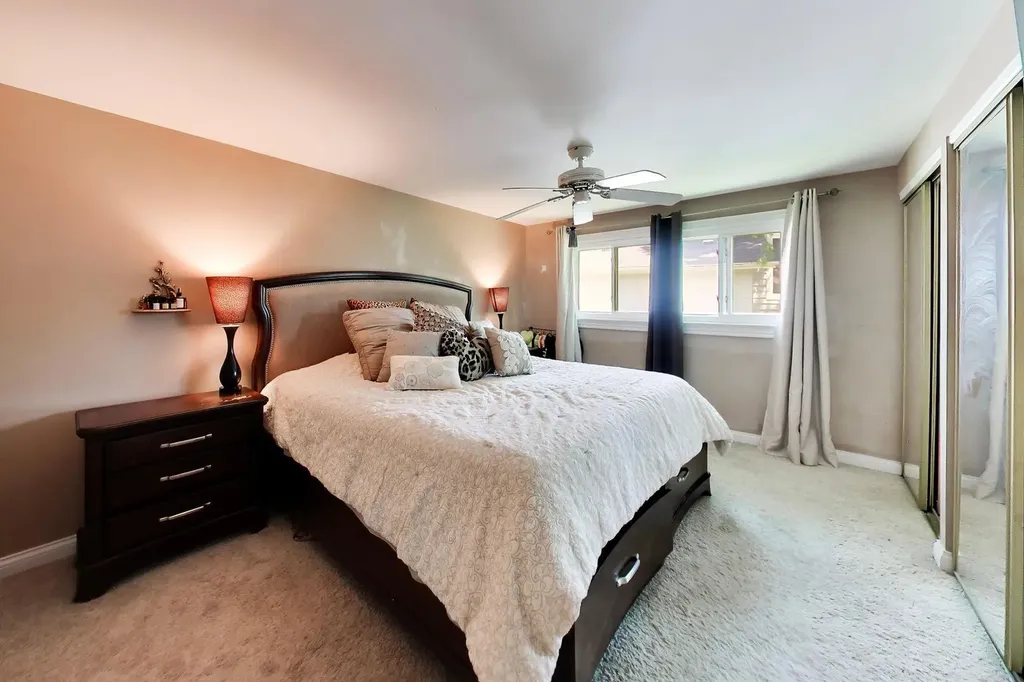 1113 West Weathersfield Way Schaumburg IL 60193