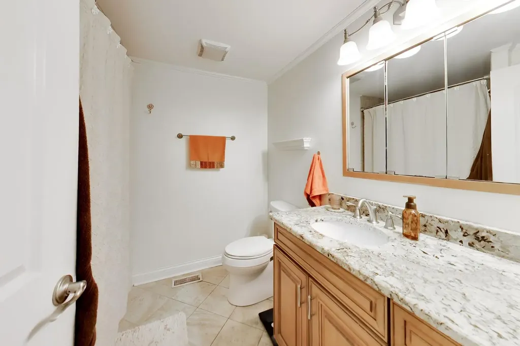 1113 West Weathersfield Way Schaumburg IL 60193