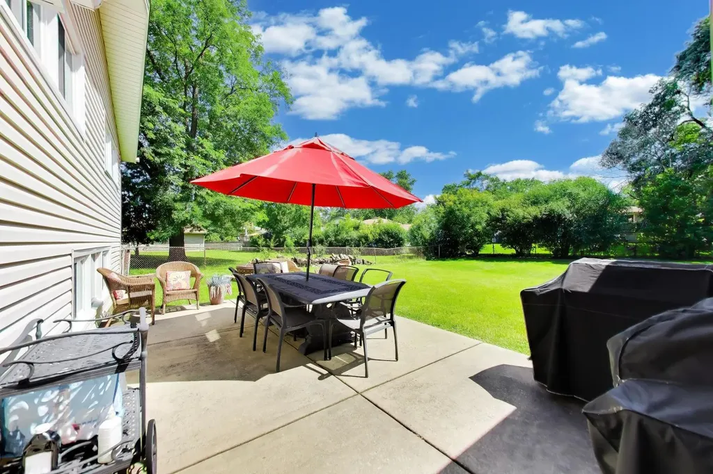 1113 West Weathersfield Way Schaumburg IL 60193