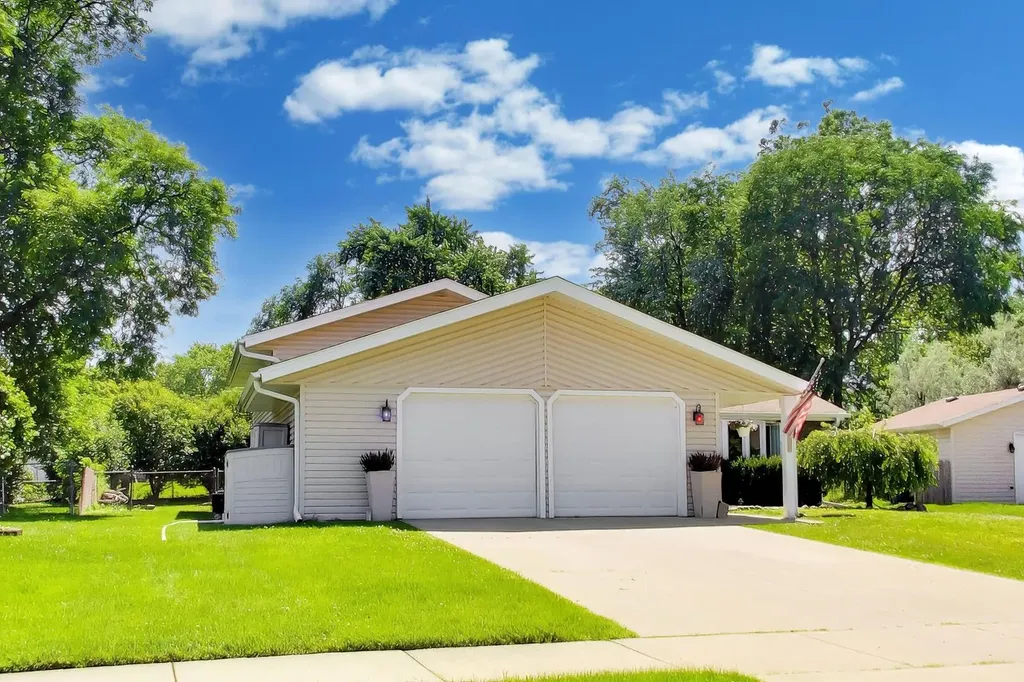 1113 West Weathersfield Way Schaumburg IL 60193