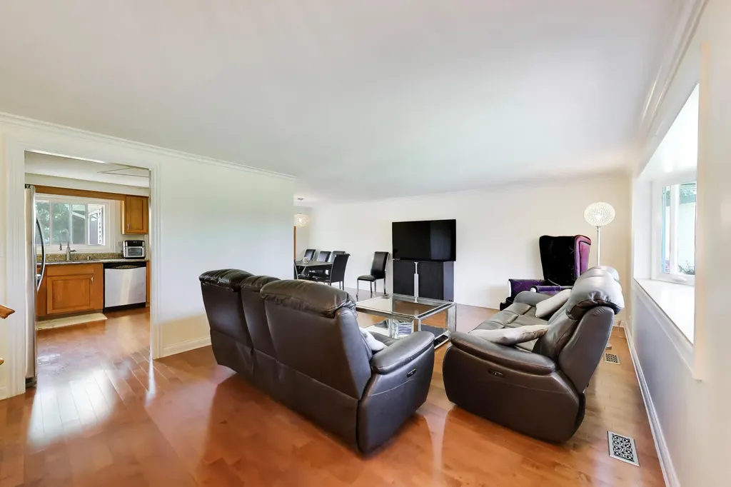 1113 West Weathersfield Way Schaumburg IL 60193
