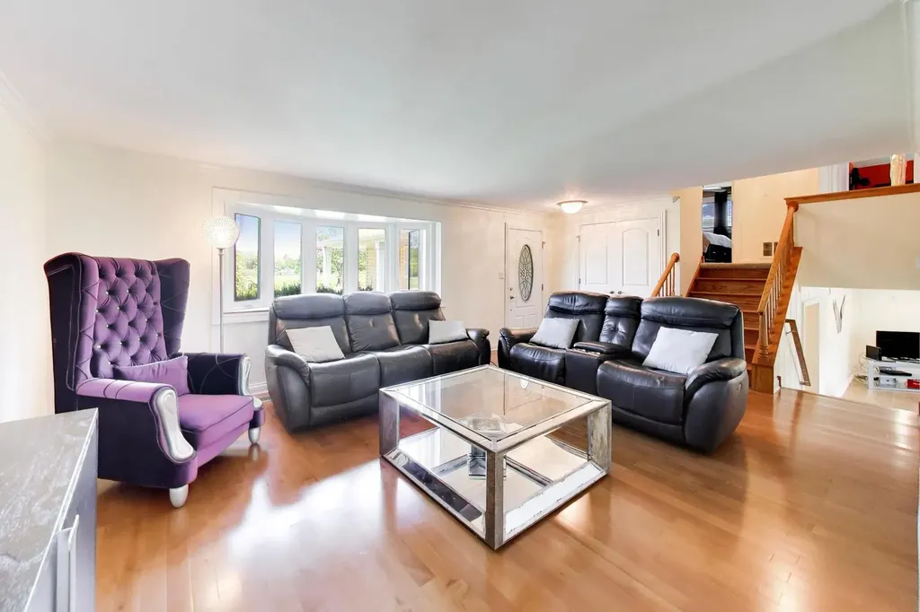 1113 West Weathersfield Way Schaumburg IL 60193