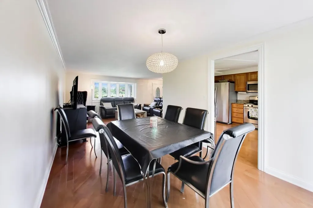 1113 West Weathersfield Way Schaumburg IL 60193