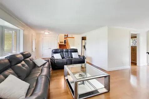 1113 West Weathersfield Way Schaumburg IL 60193