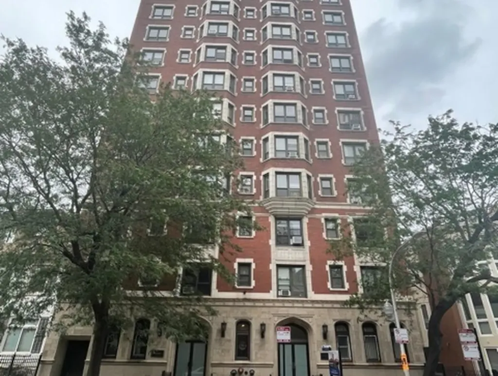 732 West Bittersweet Place Chicago IL 60613