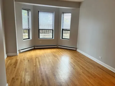 732 West Bittersweet Place Chicago IL 60613