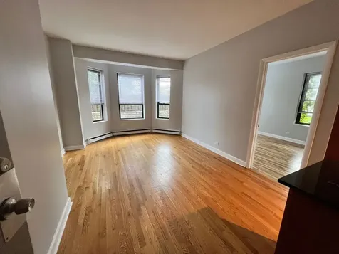 732 West Bittersweet Place Chicago IL 60613