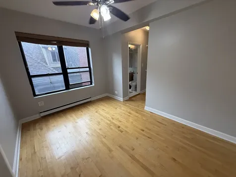 732 West Bittersweet Place Chicago IL 60613