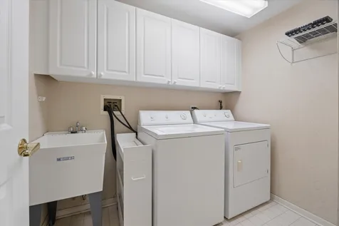 7051 West Touhy Avenue Niles IL 60714