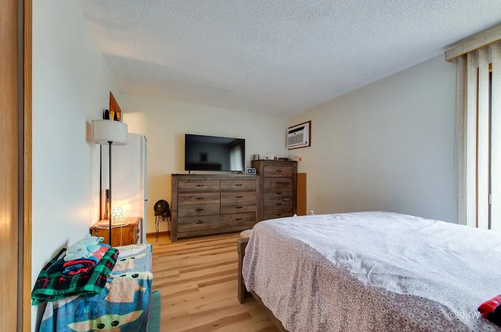 710 North Briar Hill Lane Addison IL 60101