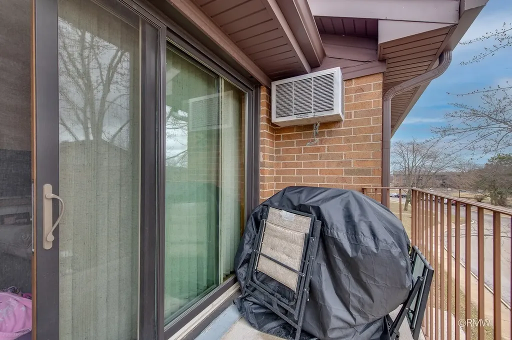 710 North Briar Hill Lane Addison IL 60101