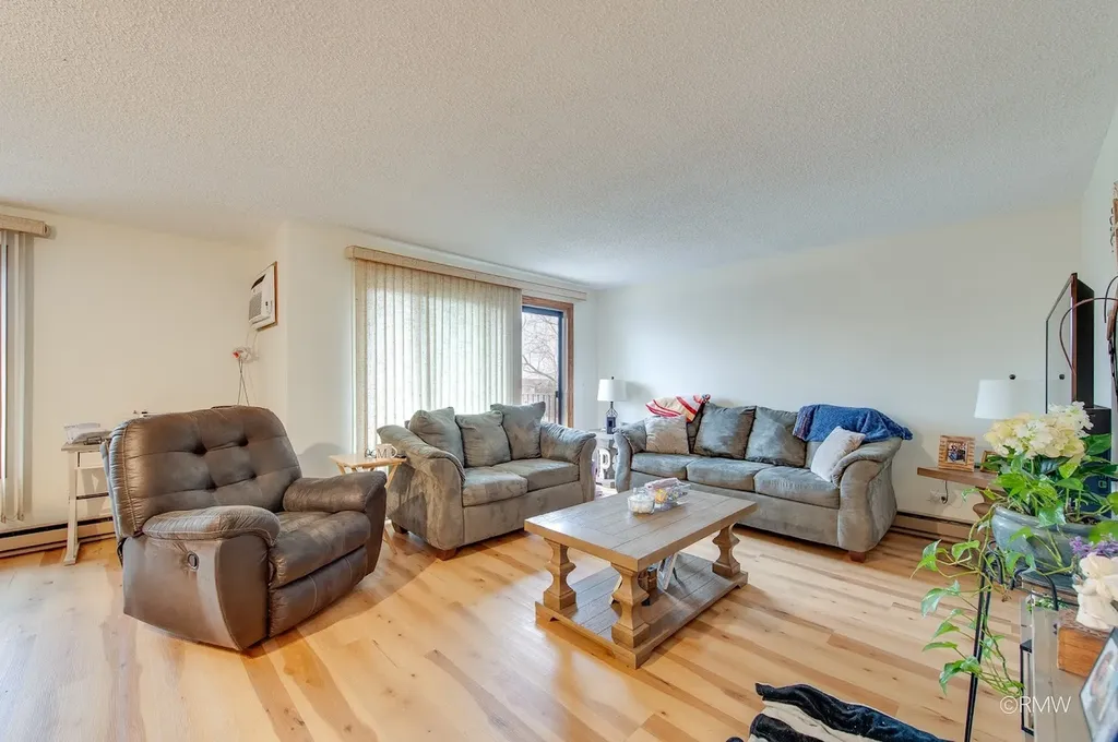 710 North Briar Hill Lane Addison IL 60101