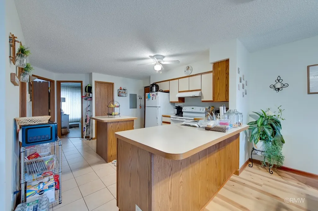 710 North Briar Hill Lane Addison IL 60101