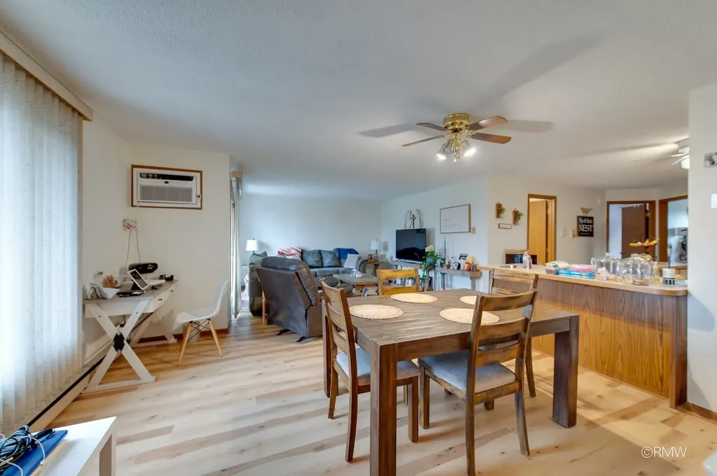 710 North Briar Hill Lane Addison IL 60101